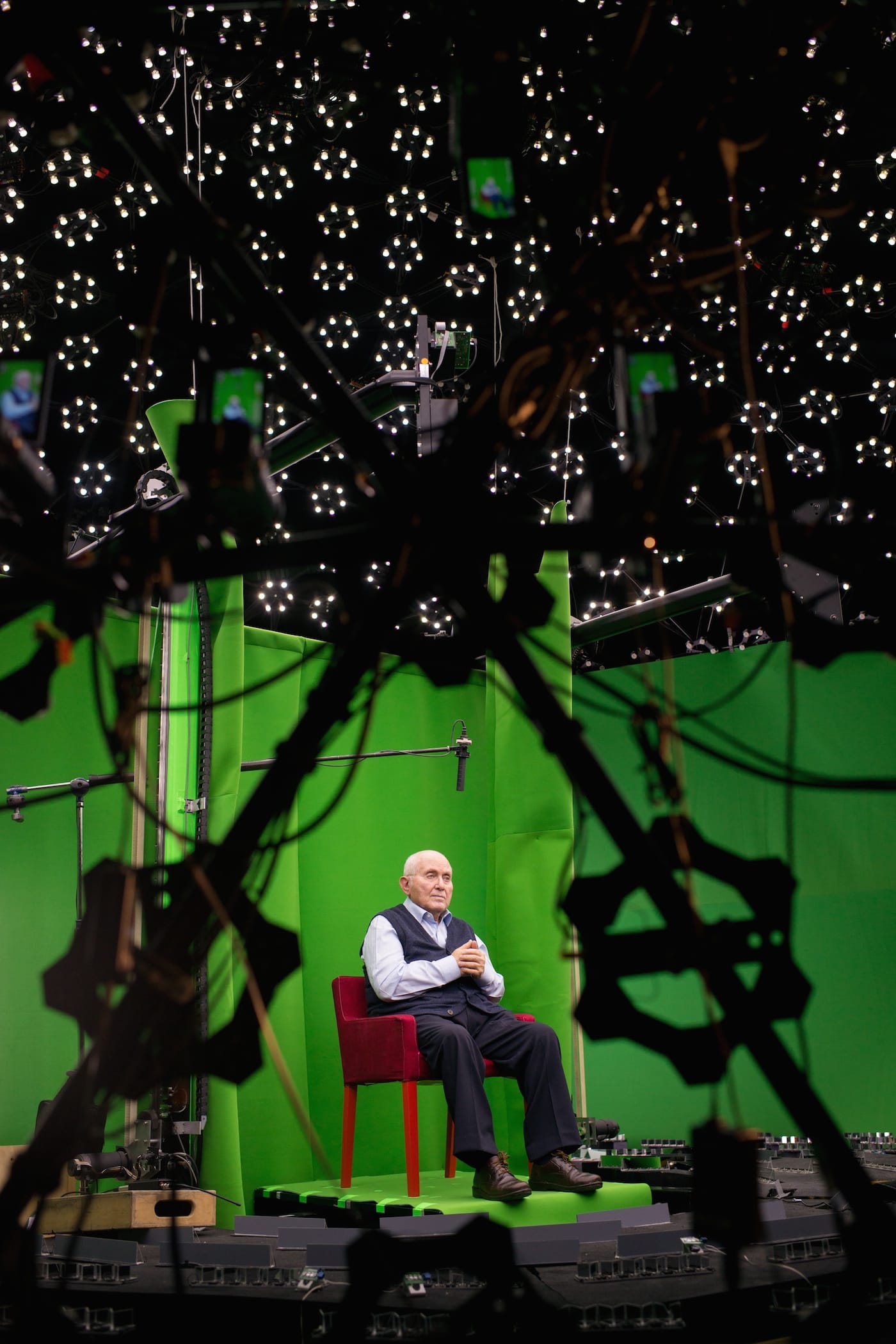 Pinchas Gutter being recorded for <em/>New Dimensions in Testimony (courtesy USC Shoah Foundation)