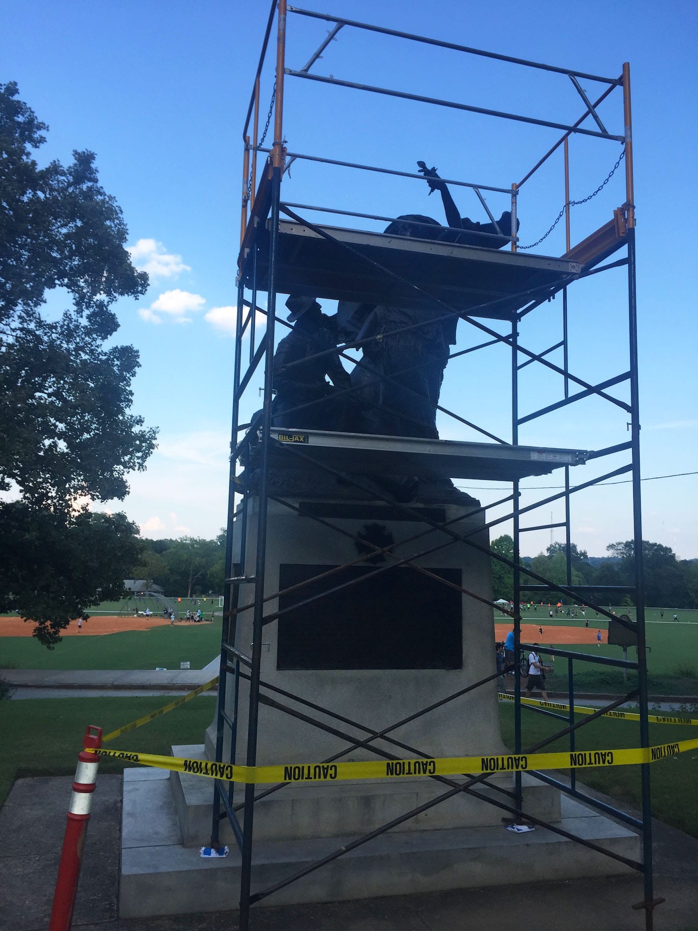 The peace monument in Atlanta's Piedmont Park after it was damaged by Antifa protesters (photo by the author for Hyperallergic)