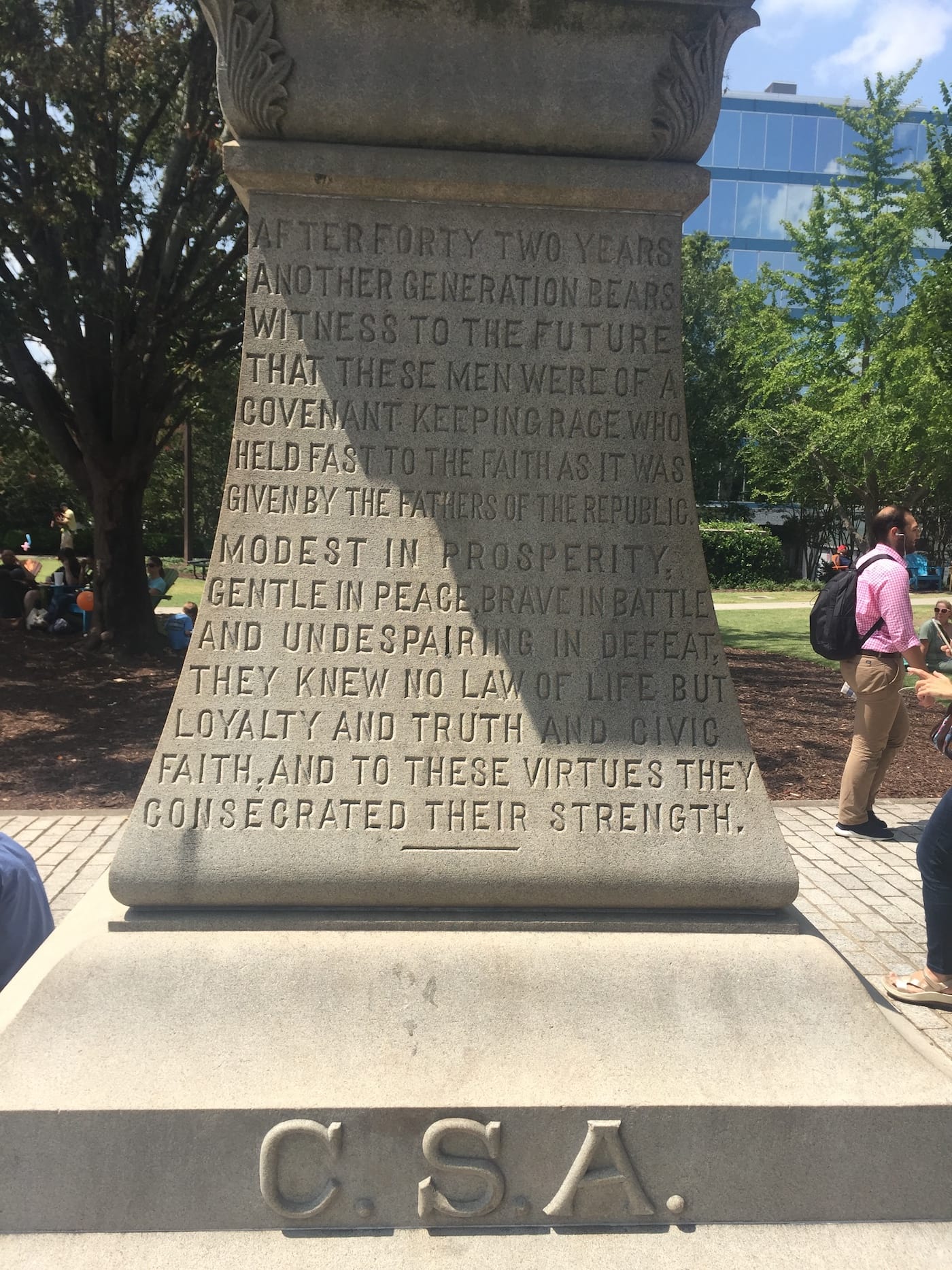 The base of the Confederate monument in front of the Dekalb County Courthouse in Decatur (photo by the author for Hyperallergic)