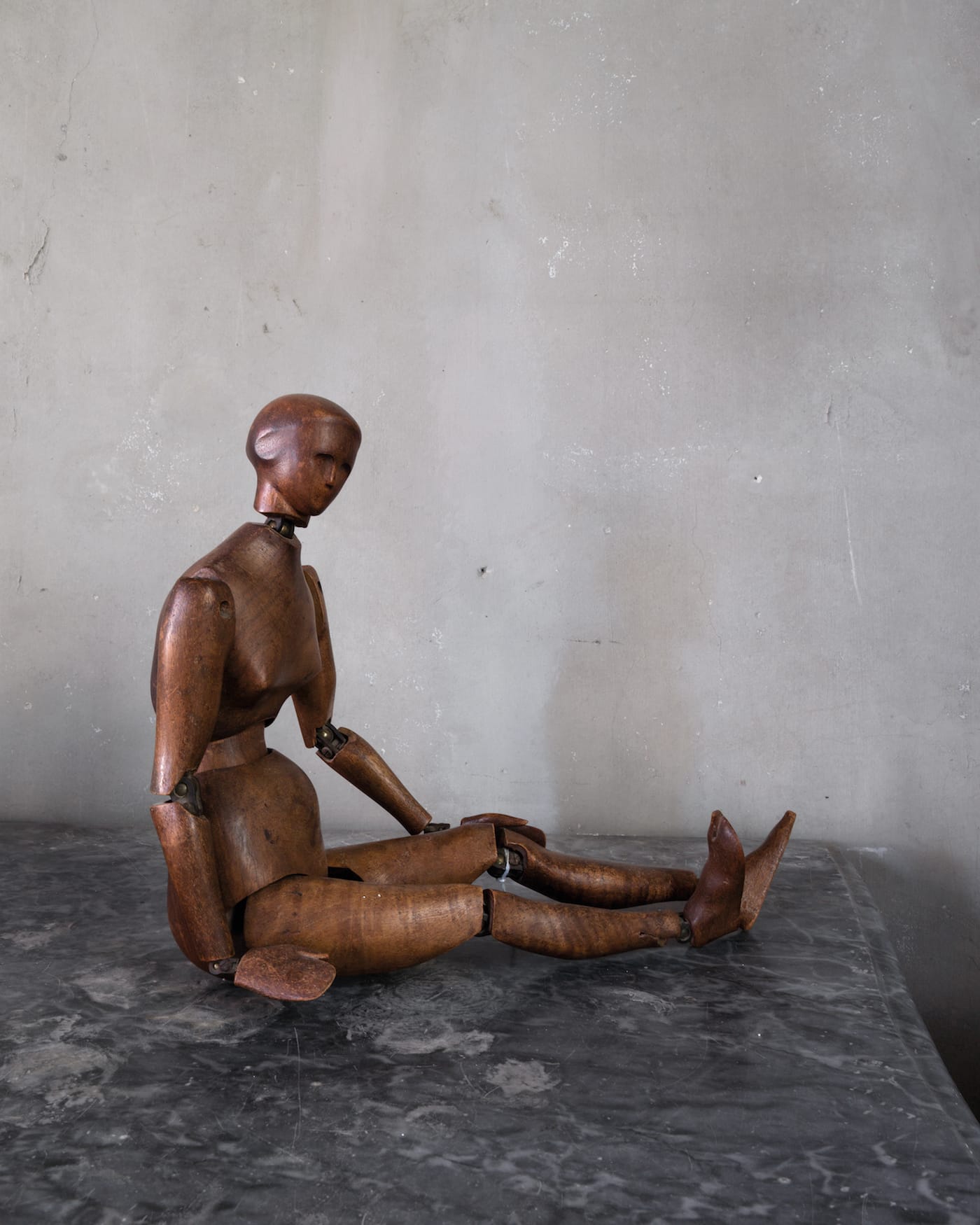 Joel Meyerowitz, "Mannequin" (2018), from <em>Cézanne's Objects</em> (courtesy the artist and Damiani)