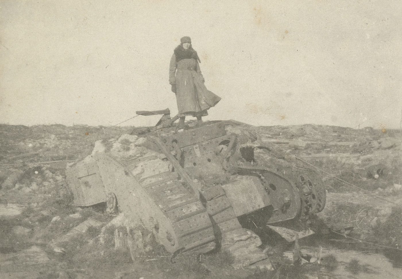 Mairi Chisholm, "Irene ‘Winkie’ Gartside-Spaight in No Man’s Land" (1916) (© National Library of Scotland)