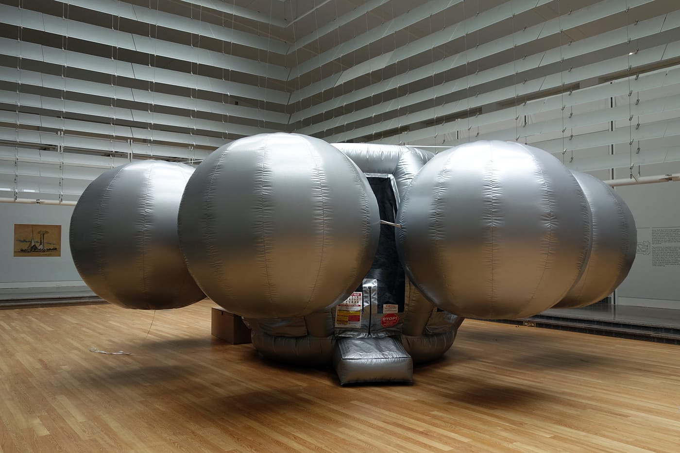 Installation view of <em>Never Built New York</em> at the Queens Museum (photo by the author for Hyperallergic)