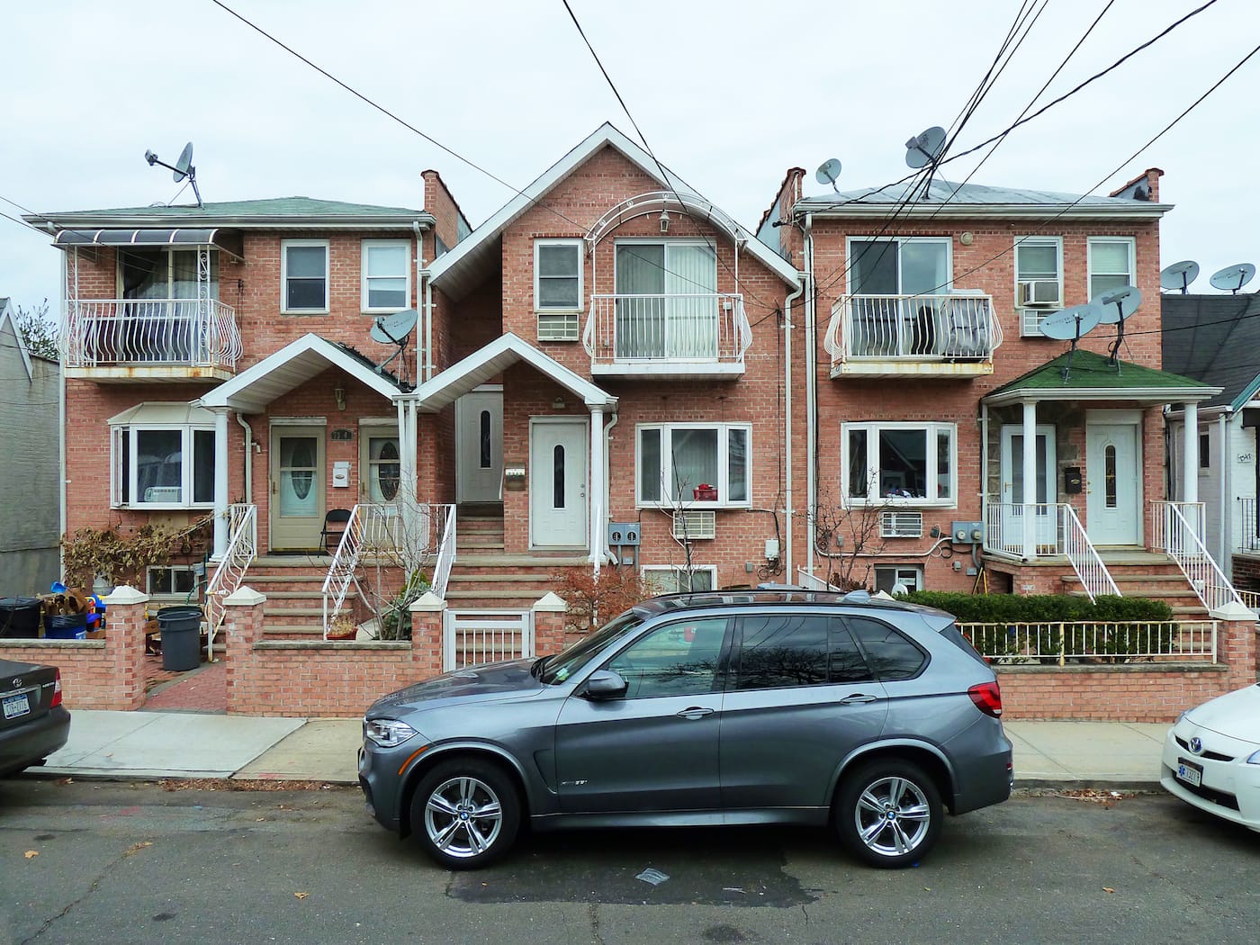 "Pink Syncopation, Maspeth, NY" (2014), from <em>All the Queens Houses</em> (photo by Rafael Herrin-Ferri, courtesy the Architectural League of New York)