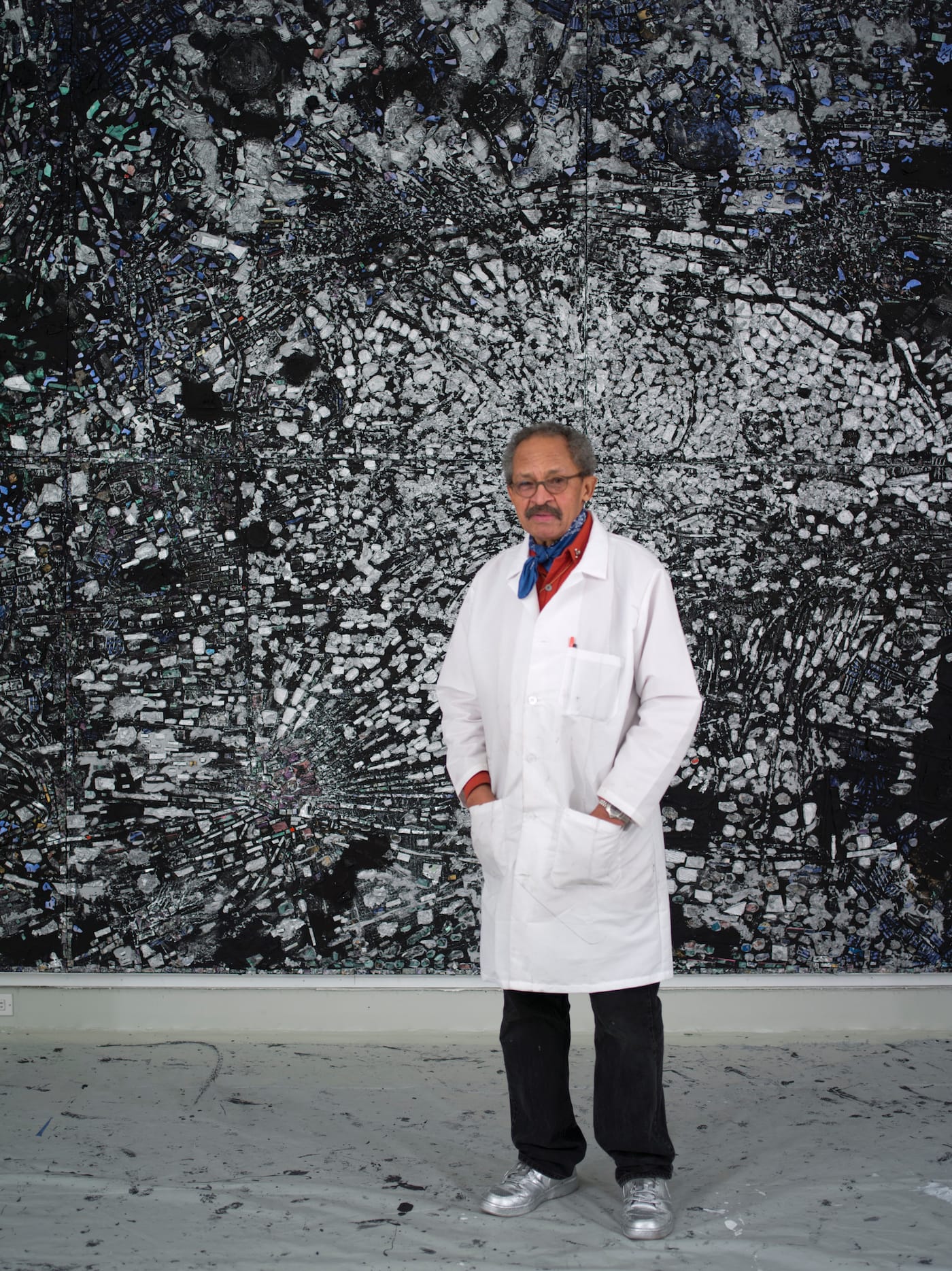 Jack Whitten in front of his painting "Atopolis: For édouard Glissant" (2014) (photo by John Berens, © Jack Whitten, courtesy the artist and Hauser & Wirth)