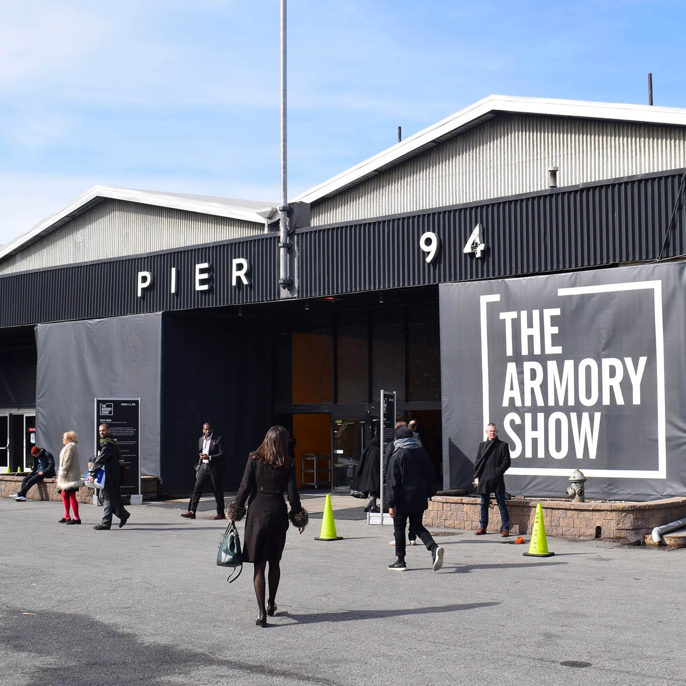 The entrance to the Armory Show art fair (photo by Benjamin Sutton/Hyperallergic)