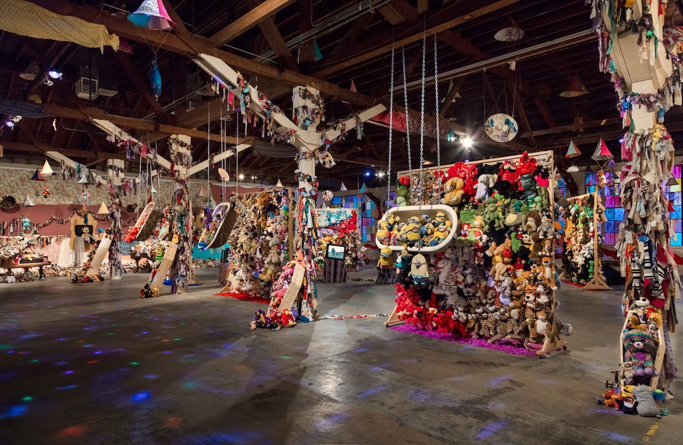 Charlemagne Palestine, <em>CCORNUUOORPHANOSSCCOPIAEE AANORPHANSSHHORNOFFPLENTYYY</em> exhibition view at 356 Mission, Los Angeles, 2018 (photo by Brica Wilcox, courtesy the artist and 356 Mission)