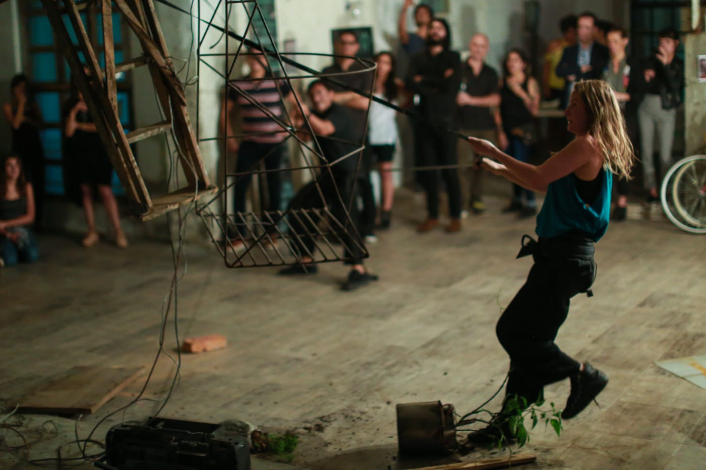 Abraham Cruzvillegas, Bárbara Foulkes, and Andrés García Nestitla, view of the performance, "Insistir Insistir Insistir" (June 22, 2017) at La Pista, Mexico City (courtesy of the artists; photo by Carlos Altamirano Allende)