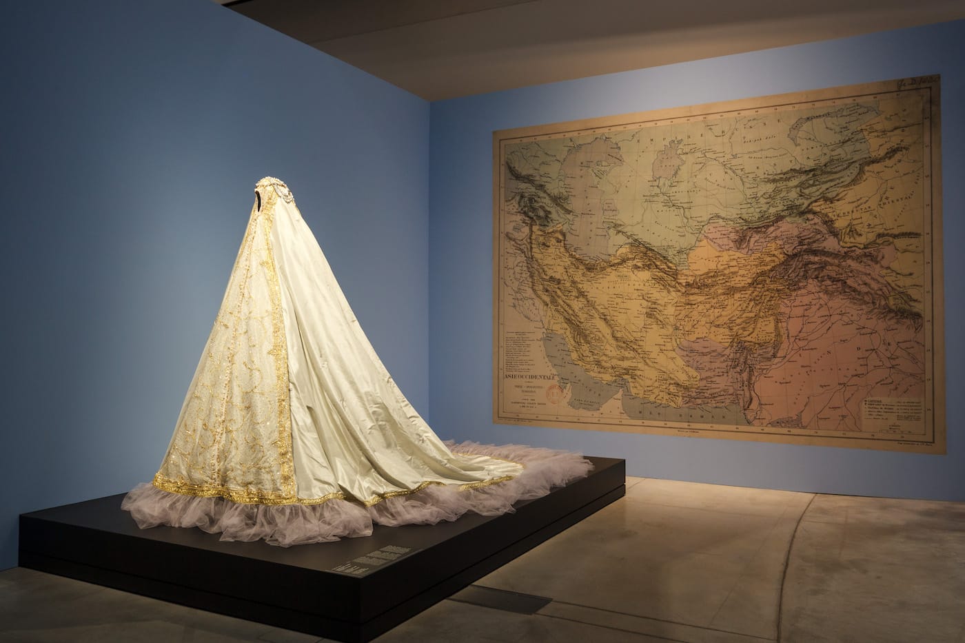 Installation view of <em/>The Rose Empire: Masterpieces of 19th Century Persian Art at the Louvre-Lens (photo by Laurent Lamacz, courtesy Louvre-Lens)