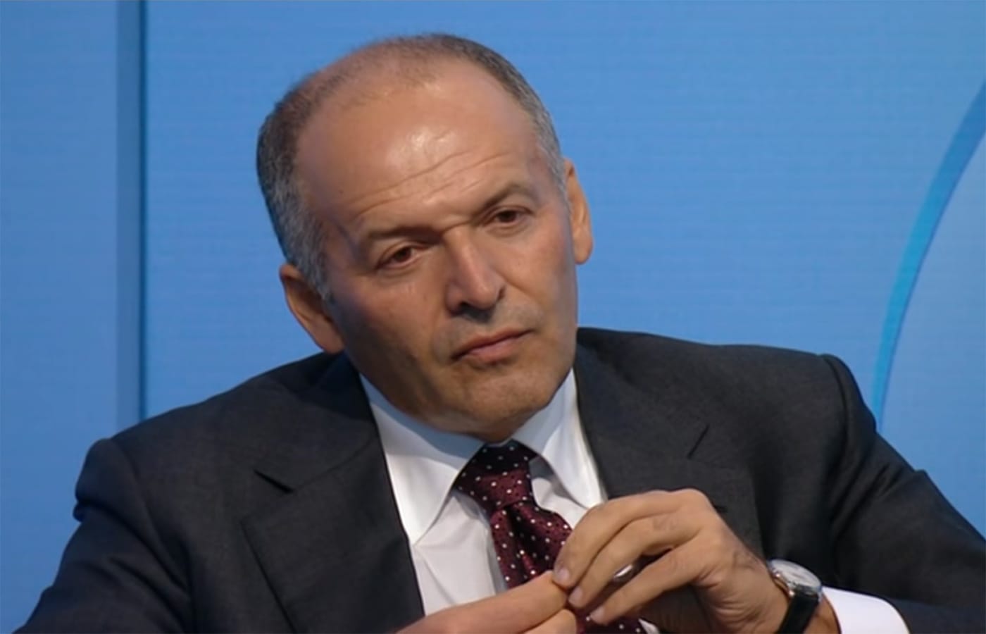 Victor Pinchuk listening to a speech by Donald Trump at the 2015 Yalta European Strategy conference in Kiev (screenshot by the author via YouTube)