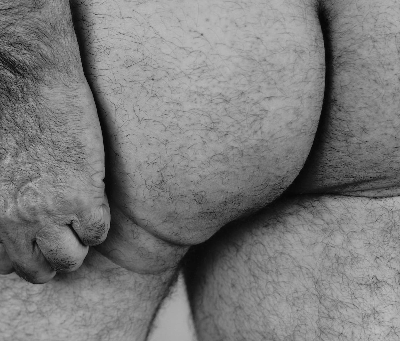 John Coplans, "Self-Portrait (Hand with Buttocks)" (1987), gelatin silver print, 43.7 x 53.4 cm, collection Folkwang Museum (© John Coplans Trust)