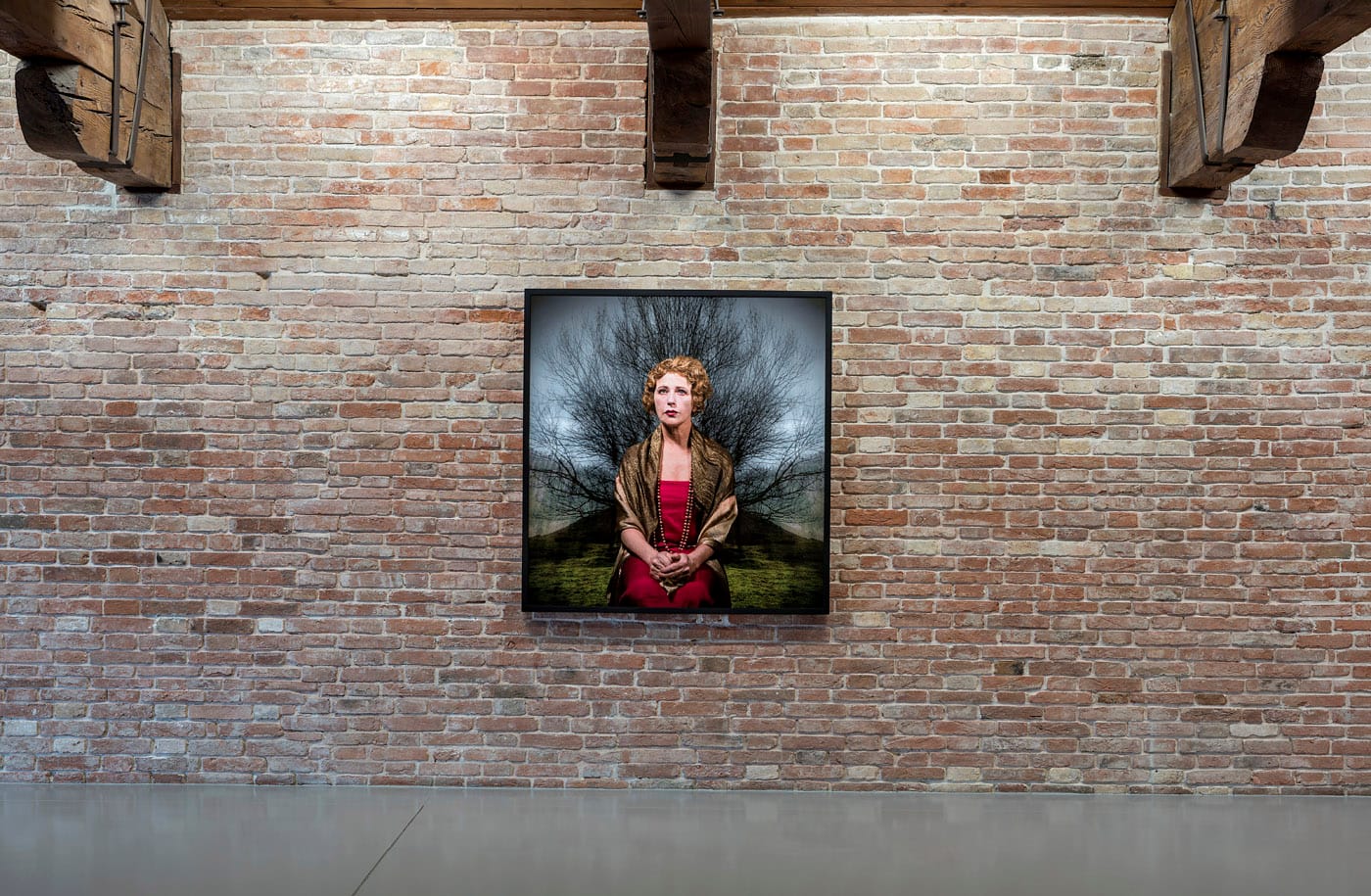 Cindy Sherman, "Untitled #578" (2016), dye sublimation metal print, 128.3 x 121.9 cm, Pinault Collection (courtesy of the artist and Metro Pictures, New York; photo by Matteo De Fina)