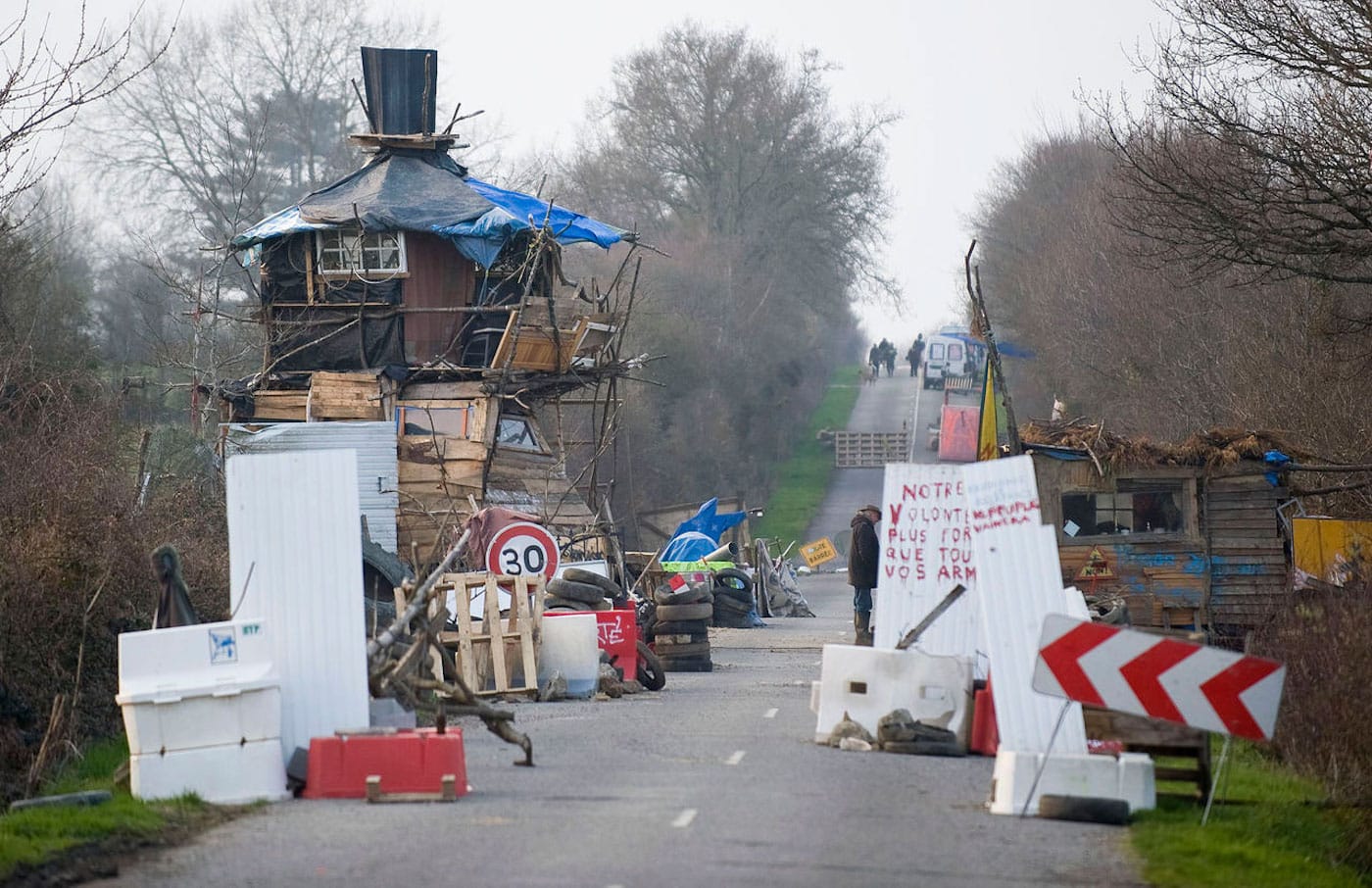 The occupied D281 road, also known as "La route des chicane" (courtesty Crimeth Inc)
