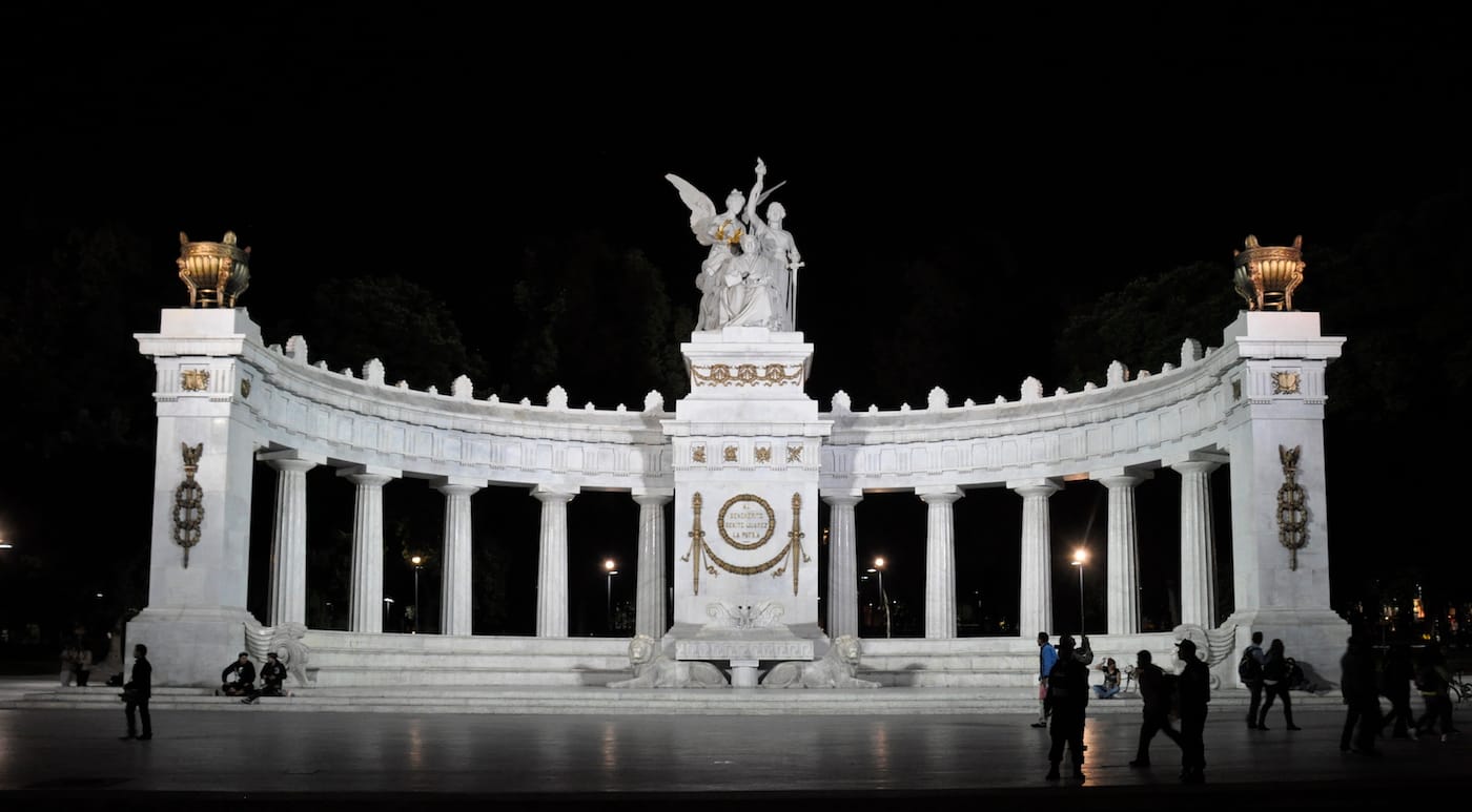 Hemiciclo a Juárez in Mexico City, where "Quiero un Presidente" will be read on June 30. (photo by Jarekt, via Wikimedia Commons)