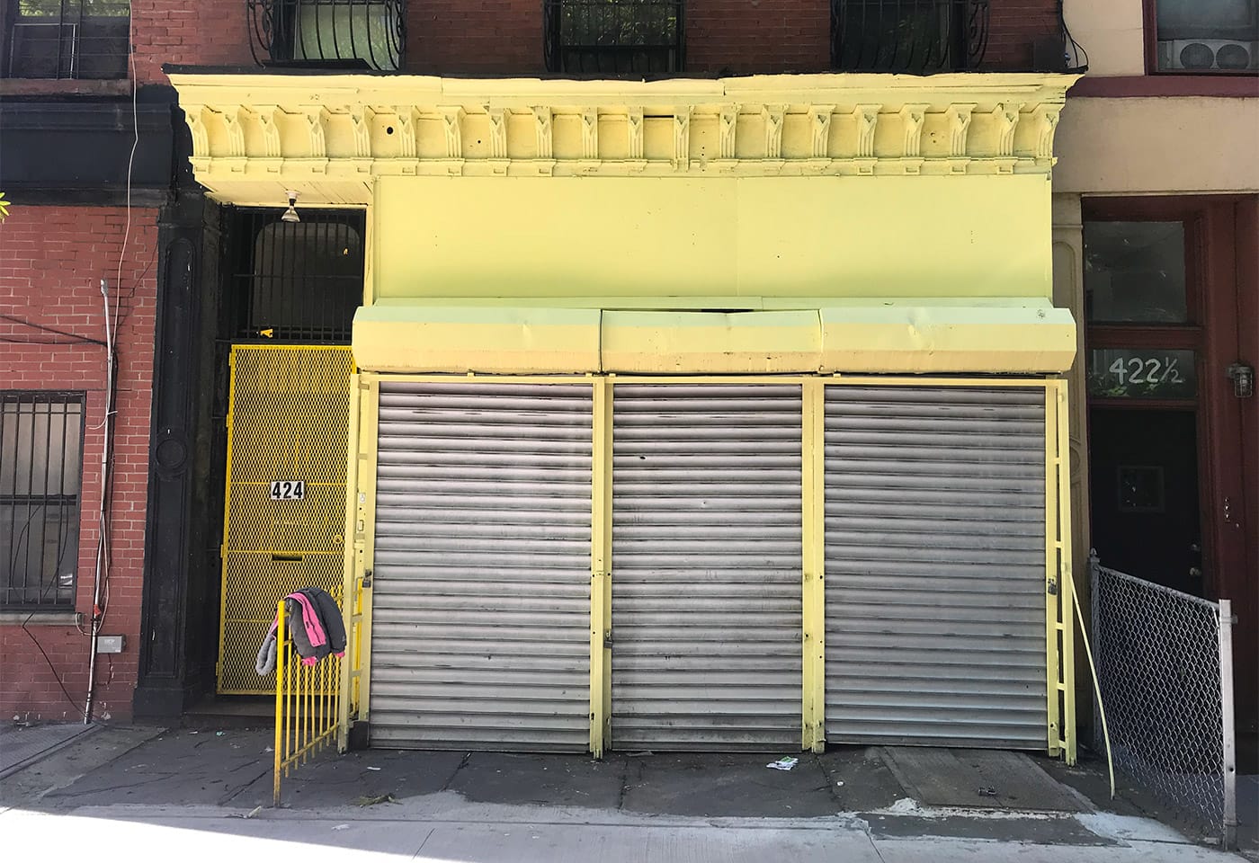 The former space of HOUSING at 424 Gates Avenue (photo by Benjamin Sutton/Hyperallergic)