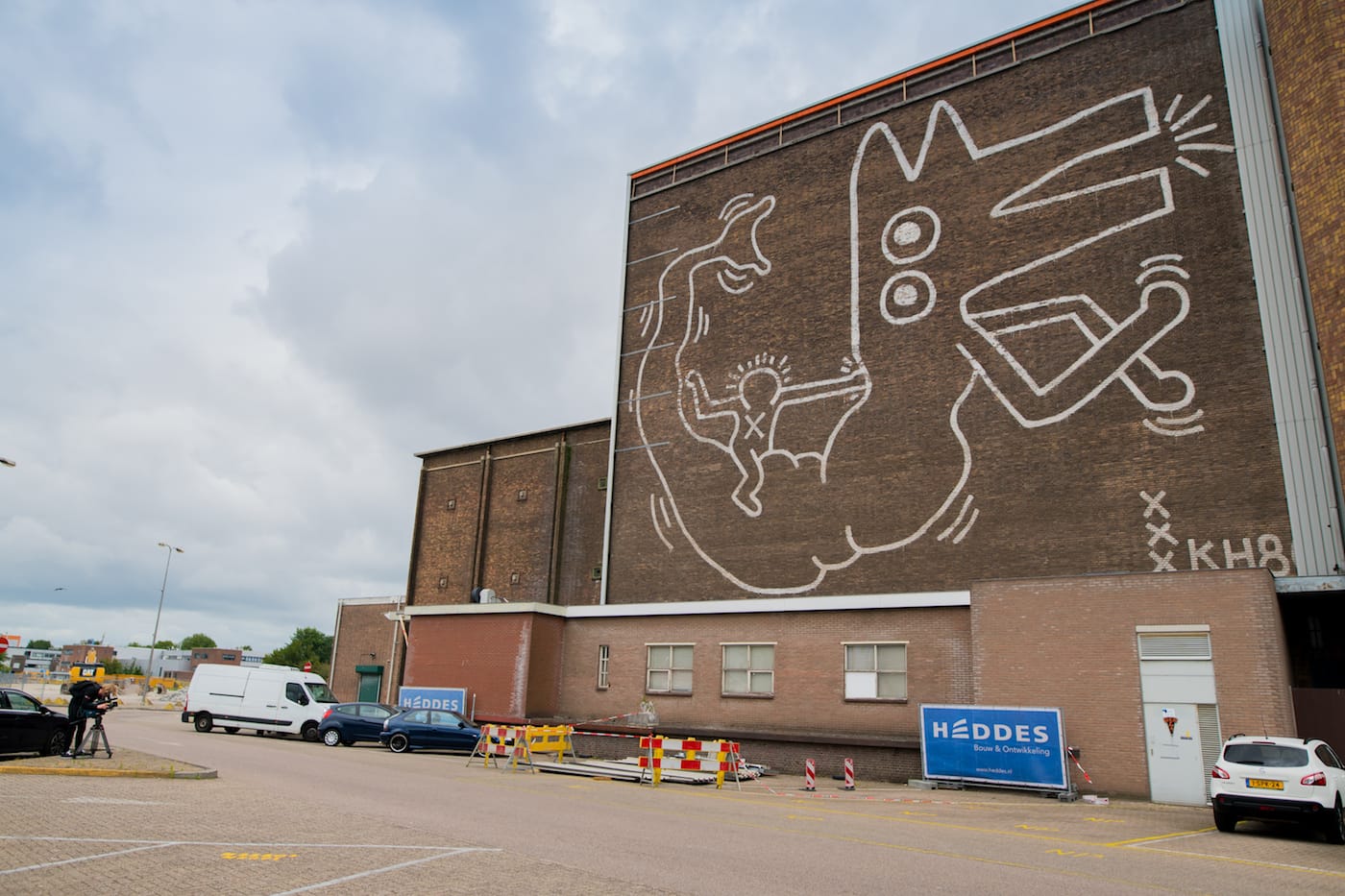 Keith Haring's recently uncovered Amsterdam mural (photo by Hanna Hachula, courtesy the Stedelijk Museum)