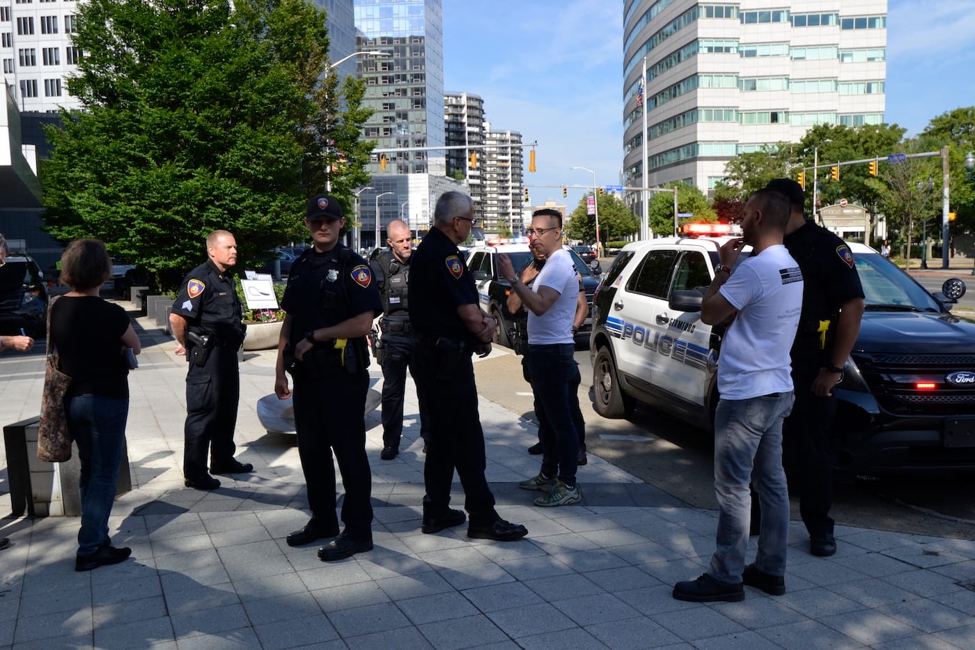 The Stamford Police Department talks to artist Domenic Esposito and gallerist Fernando Luis Alvarez (photo by Brian F. O'Neill, 2018)