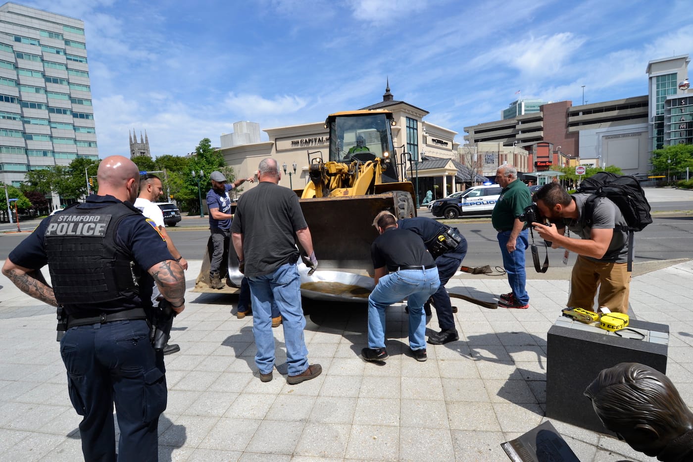 Stamford Police remove artist Domenic Esposito's spoon sculpture from the driveway of Purdue Pharma's headquarters. (photo by Brian F. O'Neill, 2018)