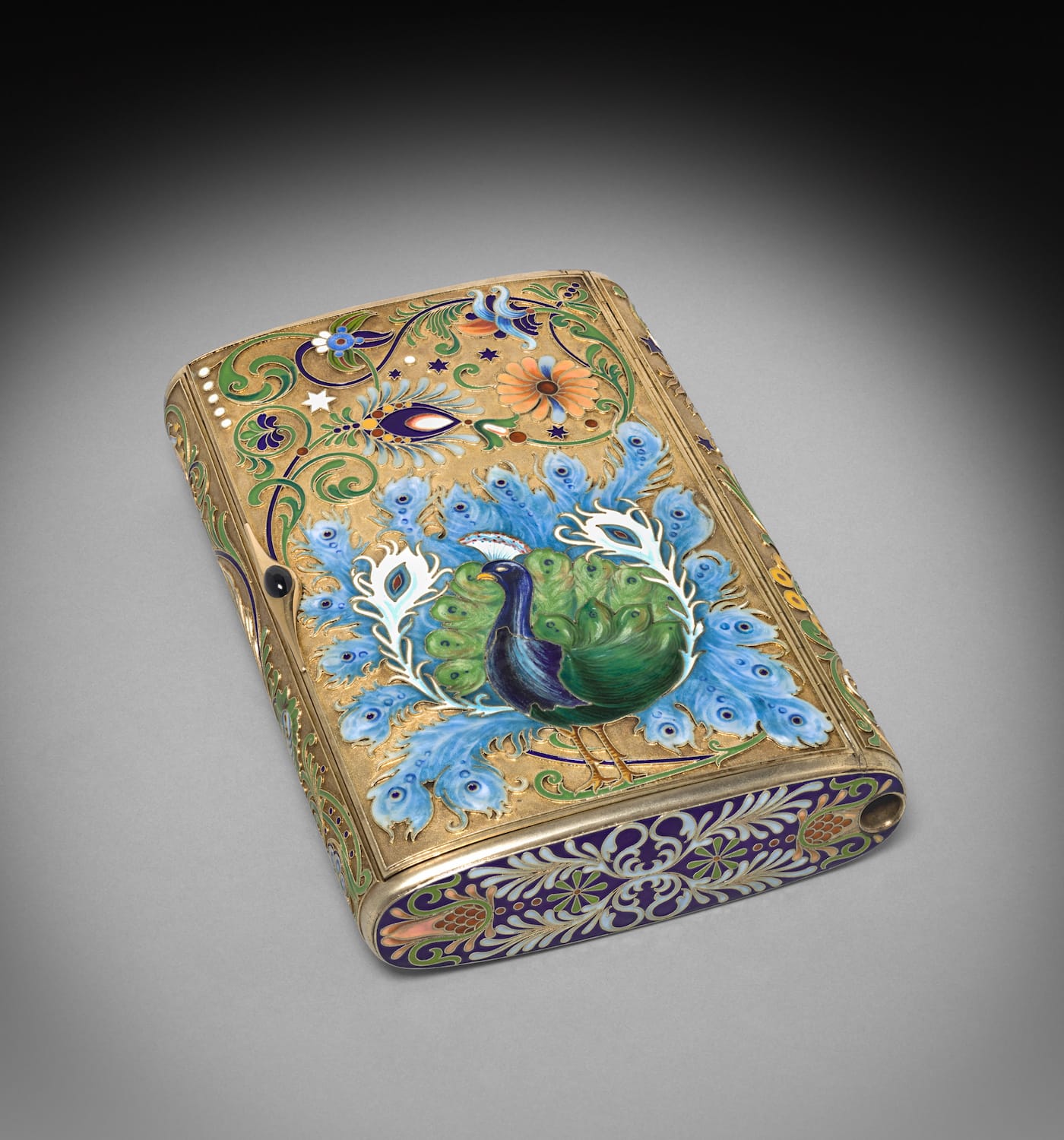 House of Fabergé, "Cigar Box" (ca 1900), silver-gilt, enamel, sapphire mounted in gold, 20.2 x 13.5 x 4.2 cm (courtesy the Cleveland Museum of Art)