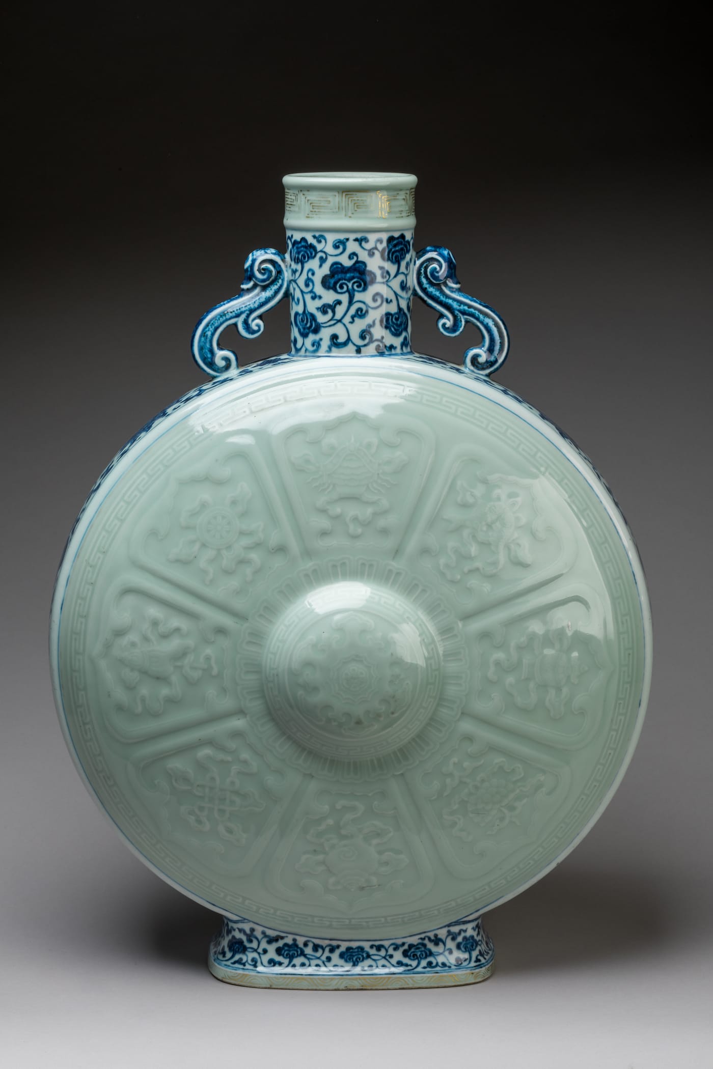"Baoyueping Flask" from the Qianlong era (1736–1795) sold at Rouillac for €4.1 million (~$4.8 million) (courtesy Rouillac)