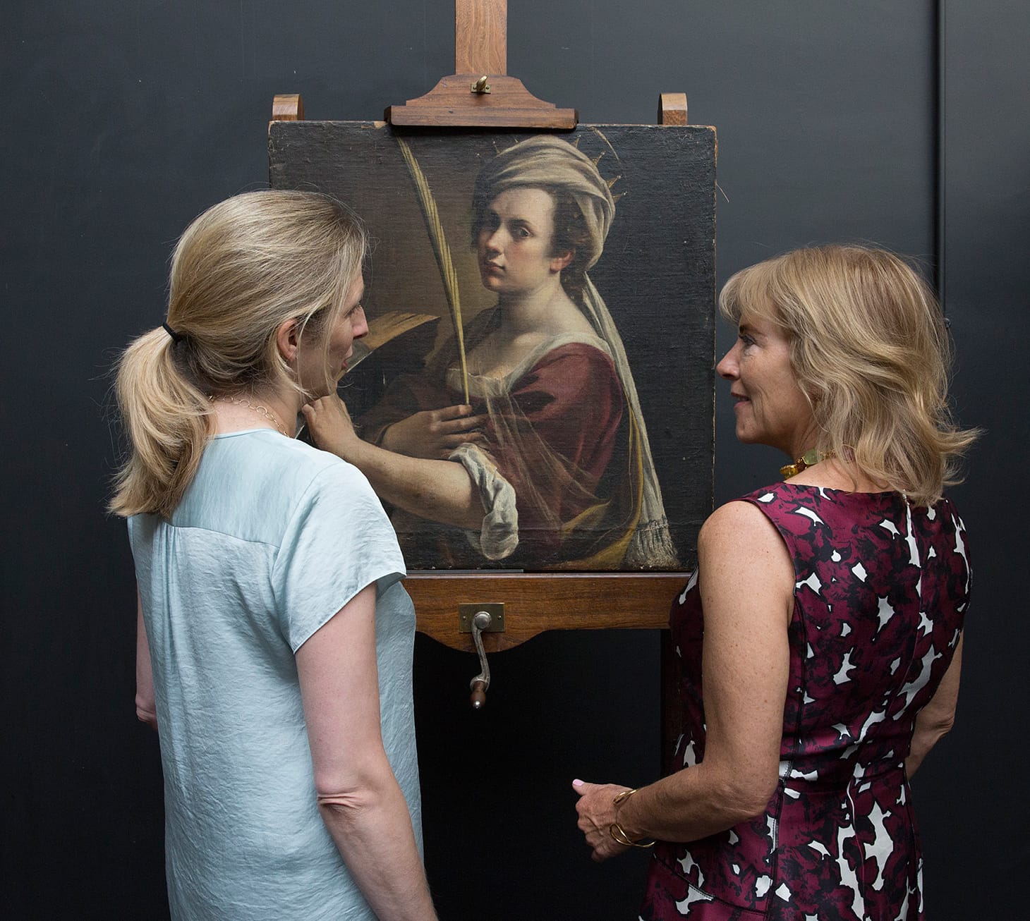 Letizia Treves and Hannah Rothschild with Artemisia Gentileschi’s "Self-portrait as Saint Catherine of Alexandria" (image courtesy of the National Gallery London)