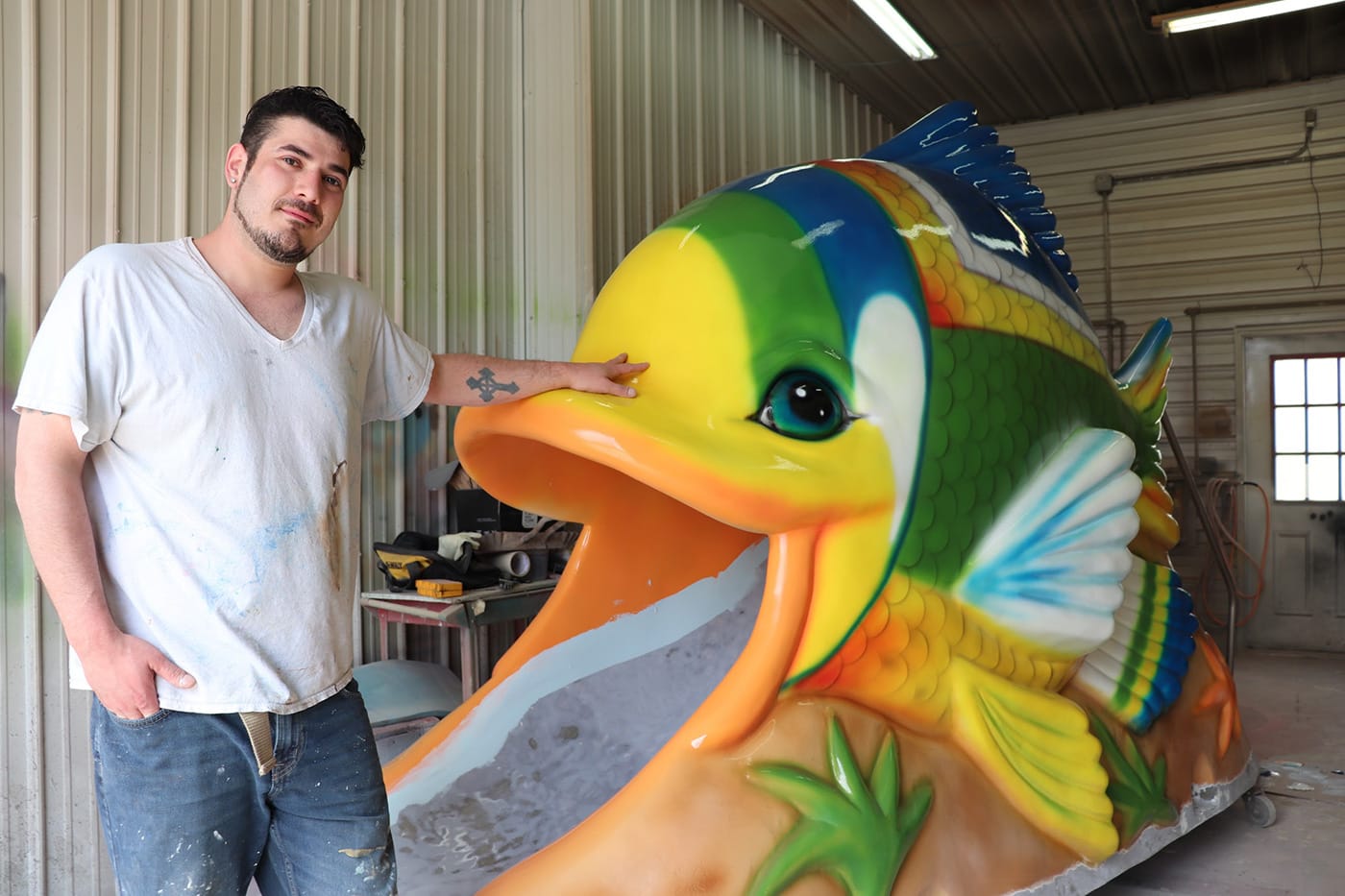 Eugene Ortize with a tropical fish (photo by the author for Hyperallergic)
