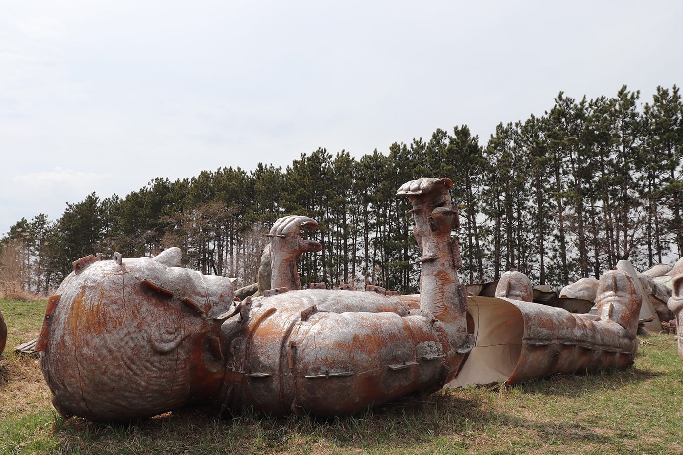 Fallen soldier in the boneyard (photo by the author for Hyperallergic)