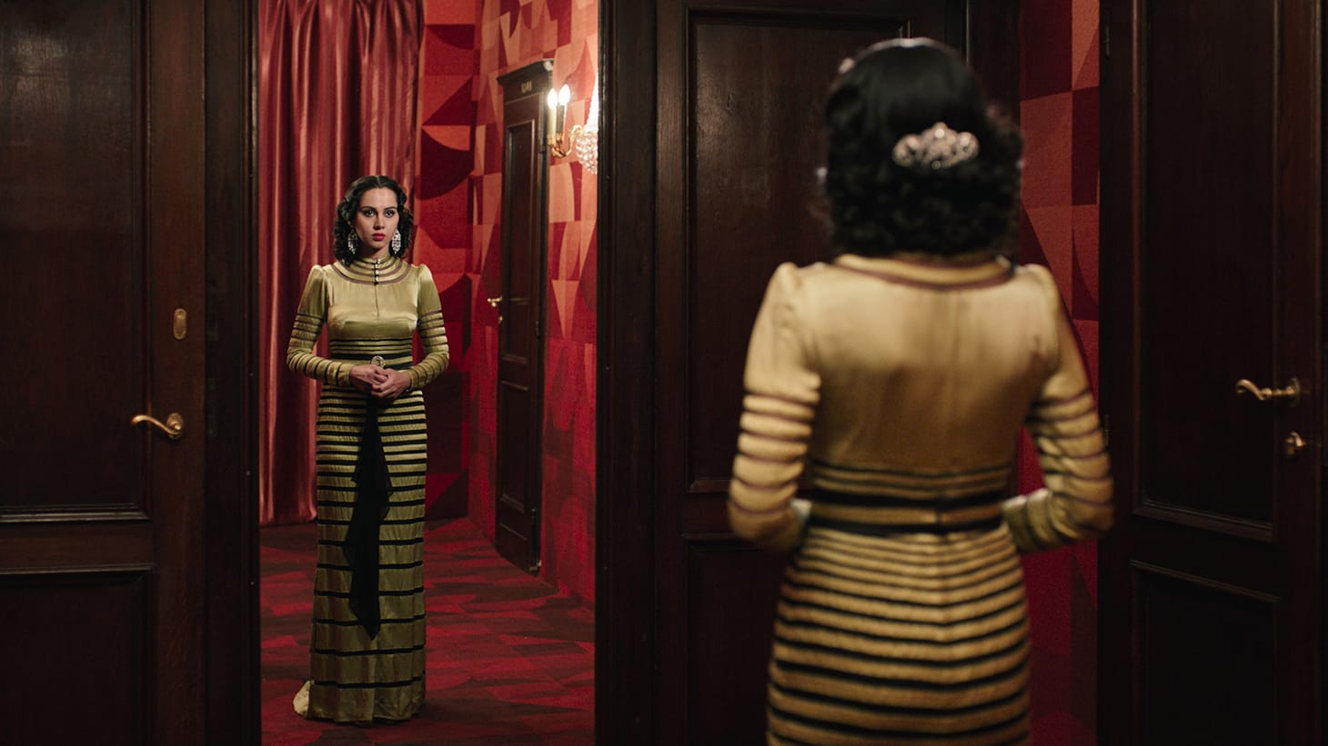 <em>Looking for Oum Kulthum</em> (2017), directed by Shirin Neshat in collaboration with Shoja Azari (image courtesy of Razor Film)