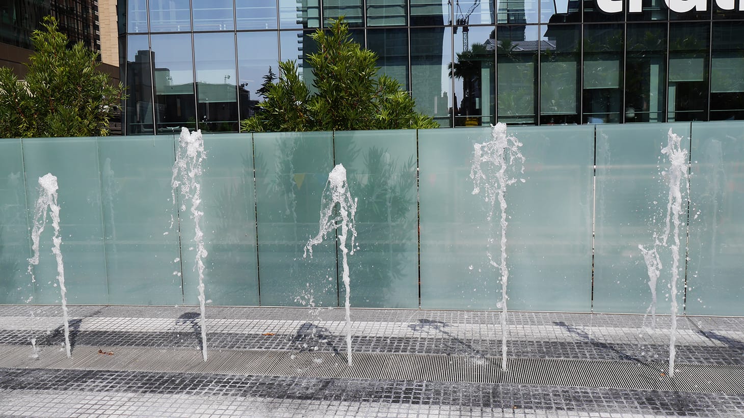 Ned Kahn, "Bus Jet Fountain"