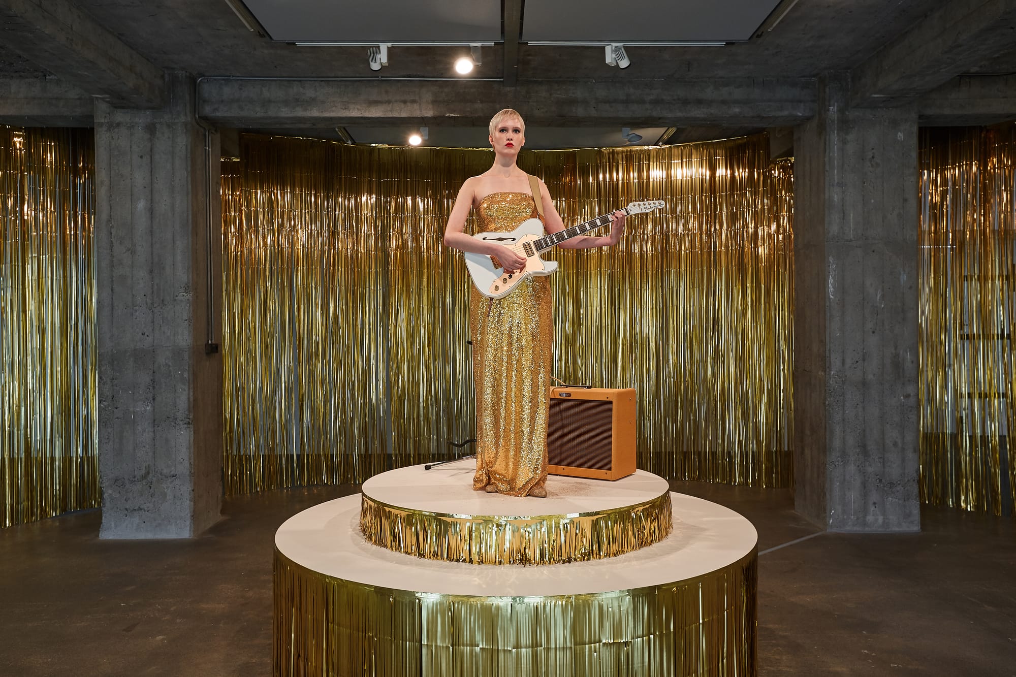 Ragnar Kjartansson, "Woman in E" (2016)