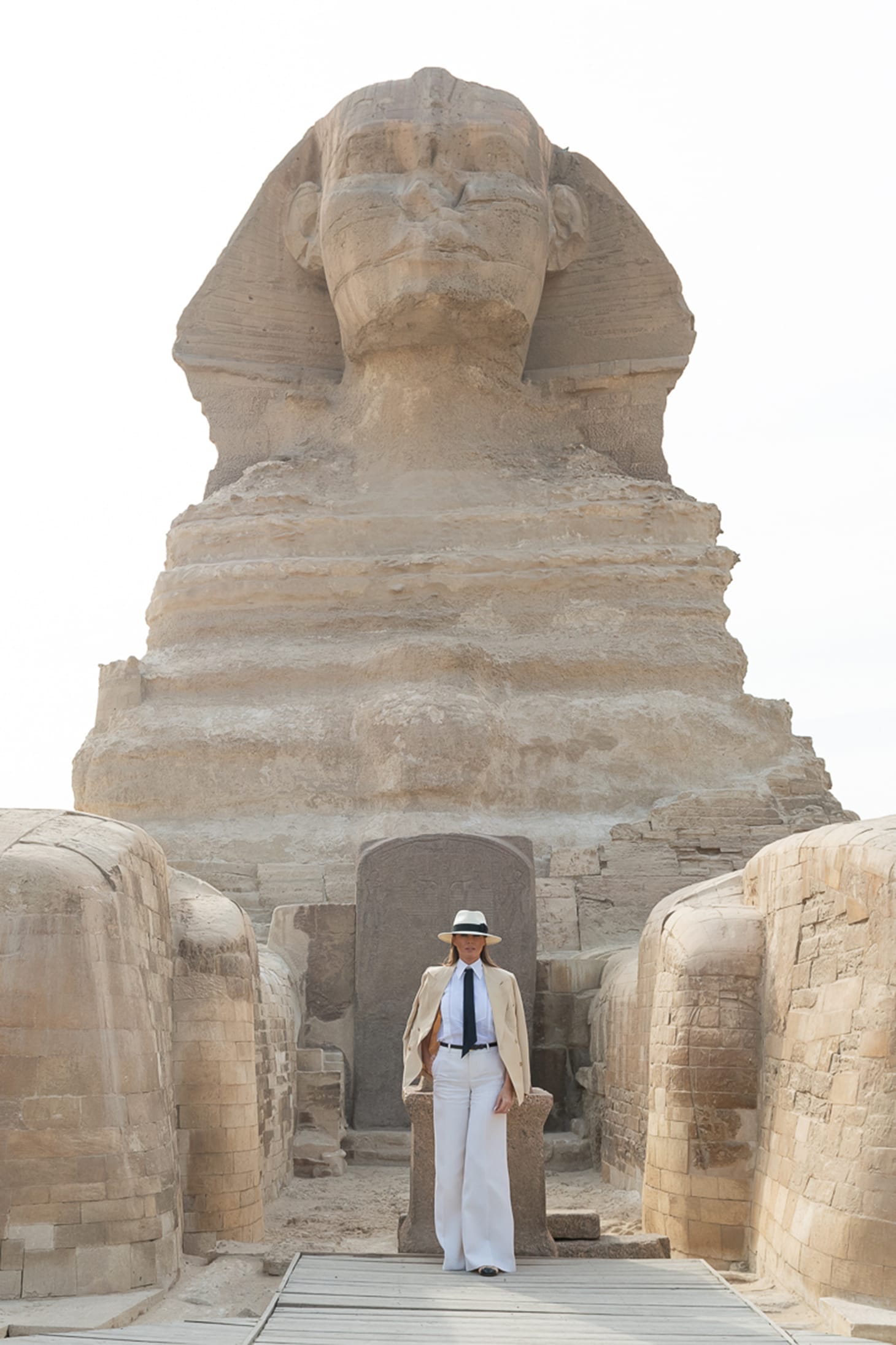 Melania Trump standing in front of the Great Sphinx