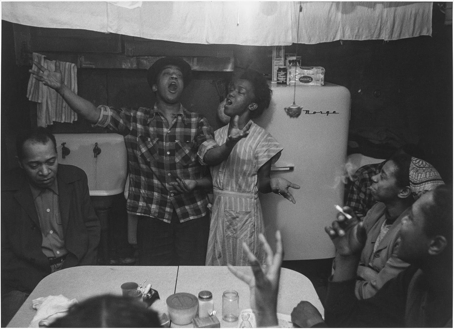 Roy DeCarava, Joe, and Julia singing (1953) (© The Estate of Roy DeCarava 2018, all rights reserved, image courtesy David Zwirner)