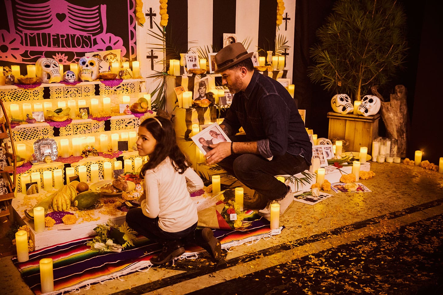 Adrian Viajero Román, Dia de Muerto Ofrenda (2018), detail view