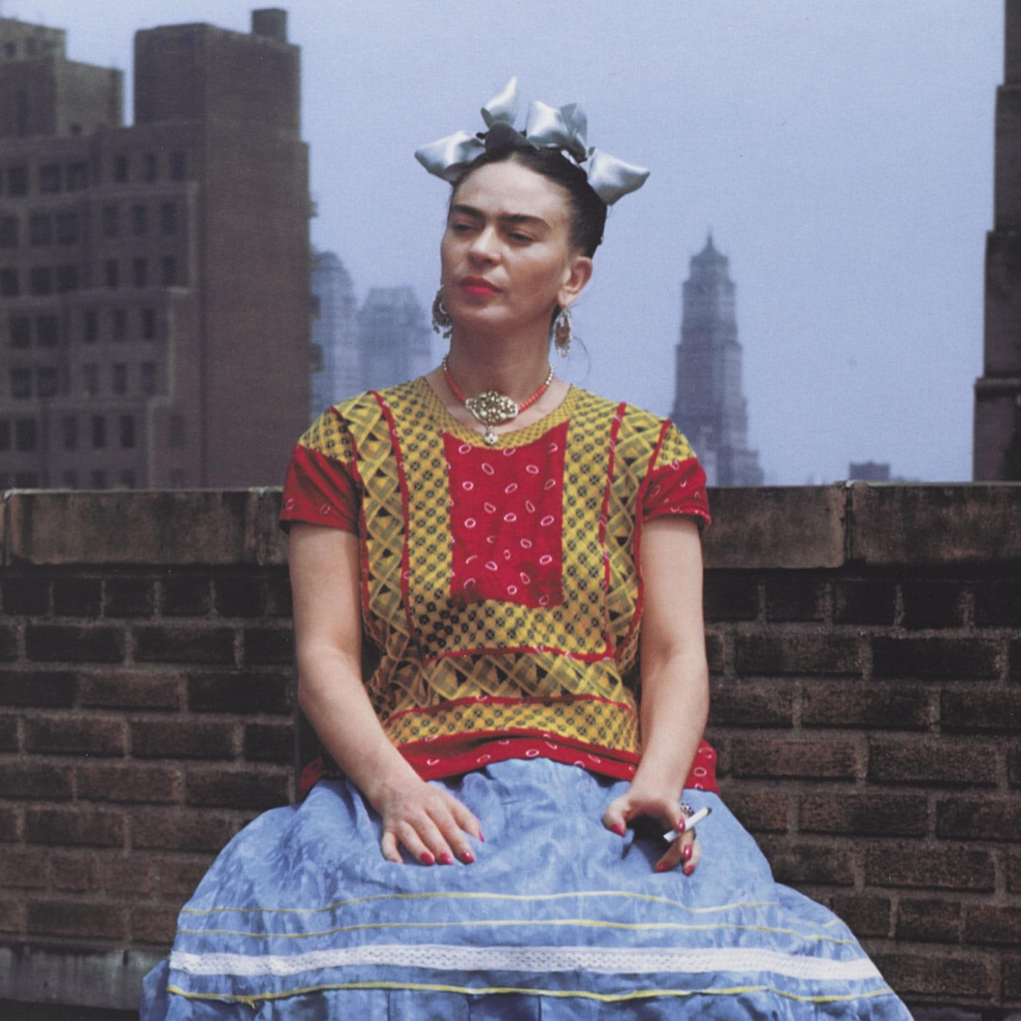 Nickolas Muray, "Frida in New York" (1946, printed 2006), carbon pigment print, image: 14 x 11 inches (image courtesy Brooklyn Museum, photo by Nickolas Muray, © Nickolas Muray Photo Archive)