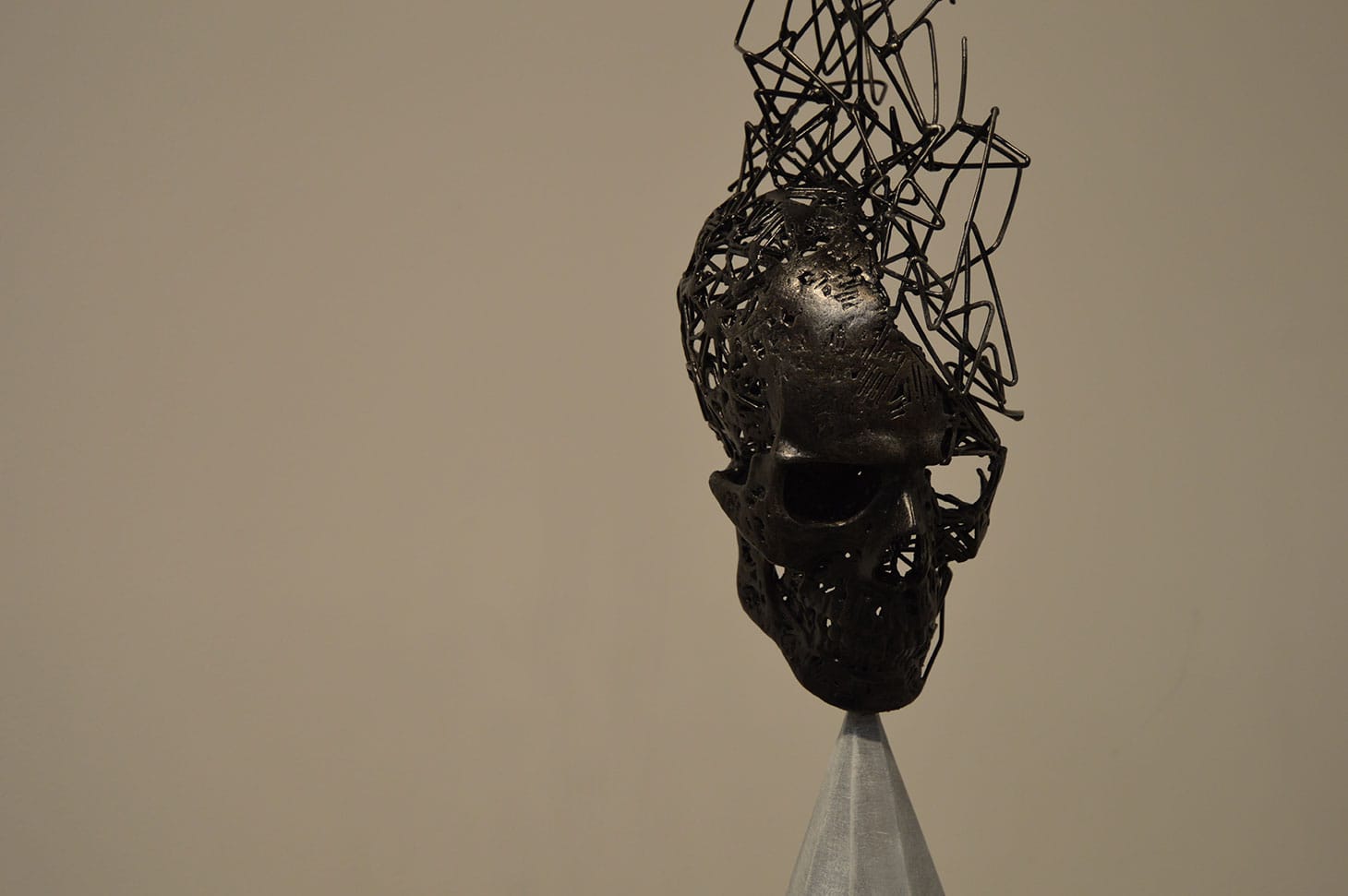 Tomohiro Inaba, "Vessel of Memory No. 2" (2019), iron, urethane paint, acrylic paint, 40 x 40 x 253 cm, Gallery Art Composition