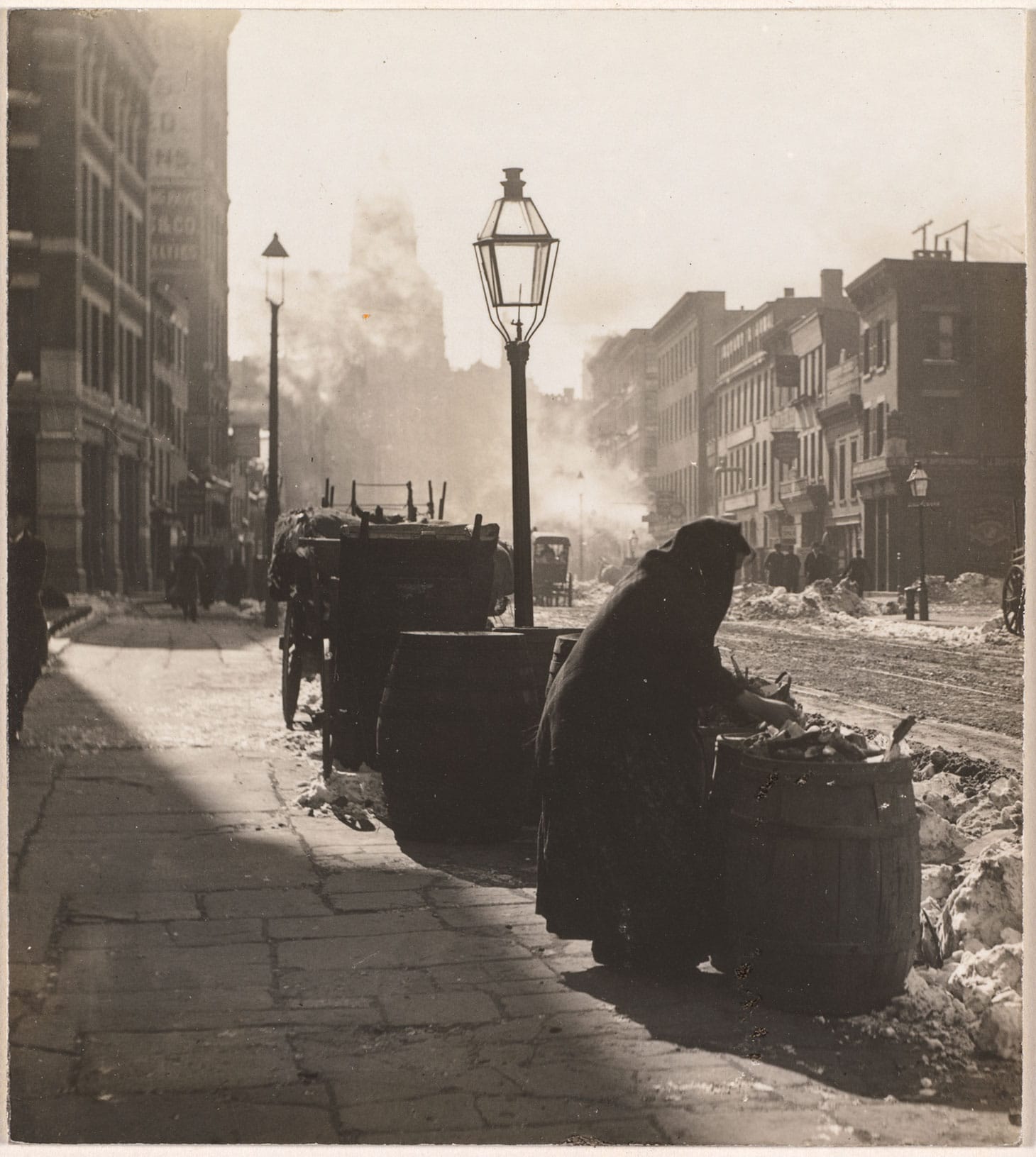 Alfred Stieglitz, "The Rag Picker" (1892), gelatin silver print, 8.5 x 7.6 cm. (image courtesy The Cleveland Museum of Art, Gift of Diann G. Mann and Thomas A. Mann)
