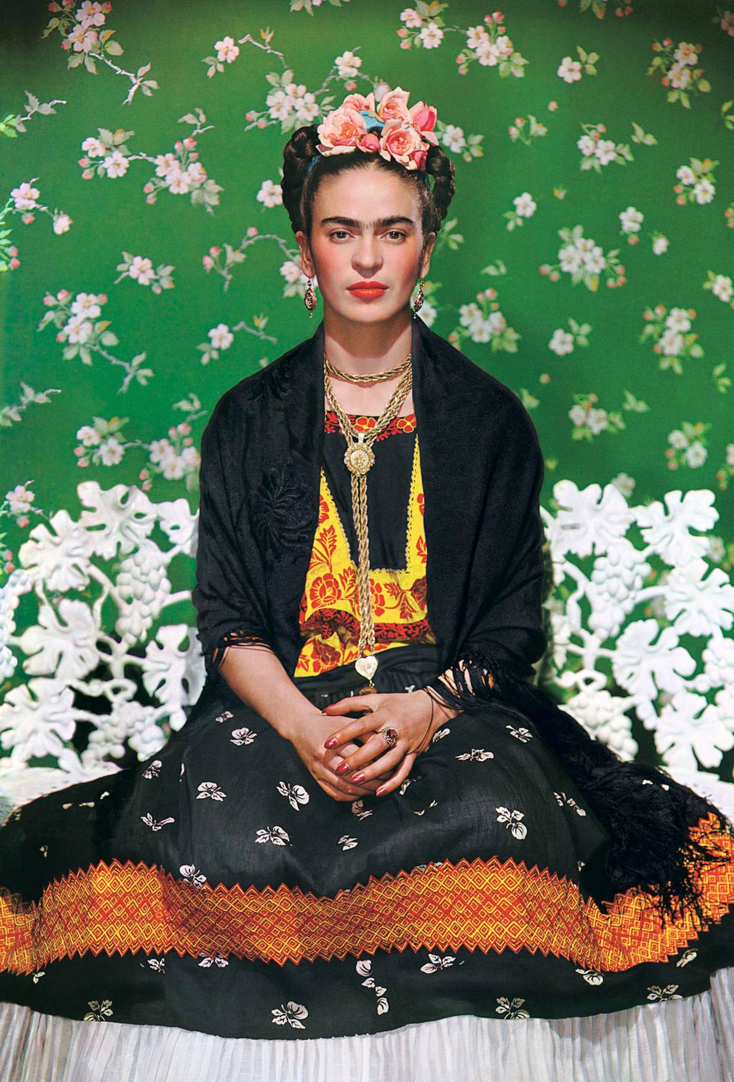Nickolas Muray, "Frida on Bench" (1939), carbon print, 18 x 14 inches (image courtesy Nickolas Muray Photo Archives, © Nickolas Muray Photo Archives)