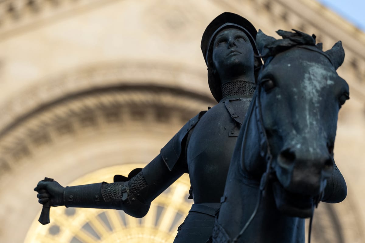 Man Steals Sword From Joan of Arc Statue in Paris