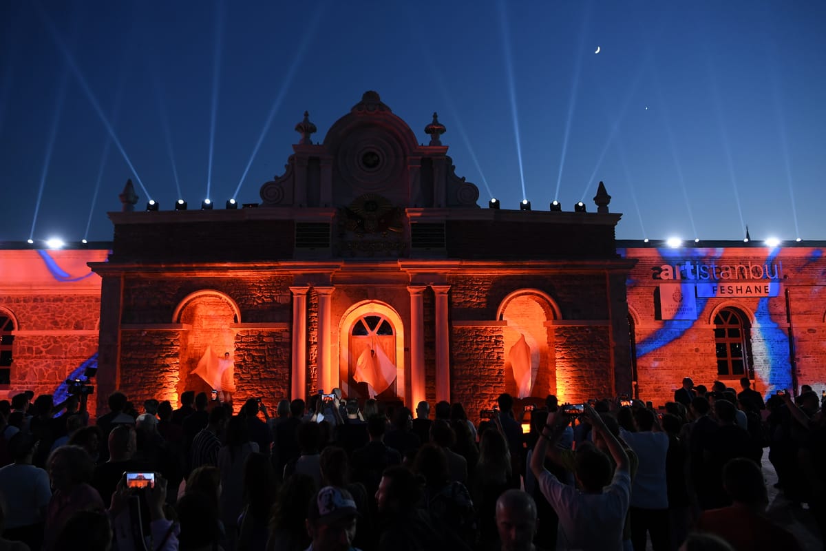 Pro-Erdoğan Protesters Target Istanbul Exhibition Deemed “LGBT Propaganda”