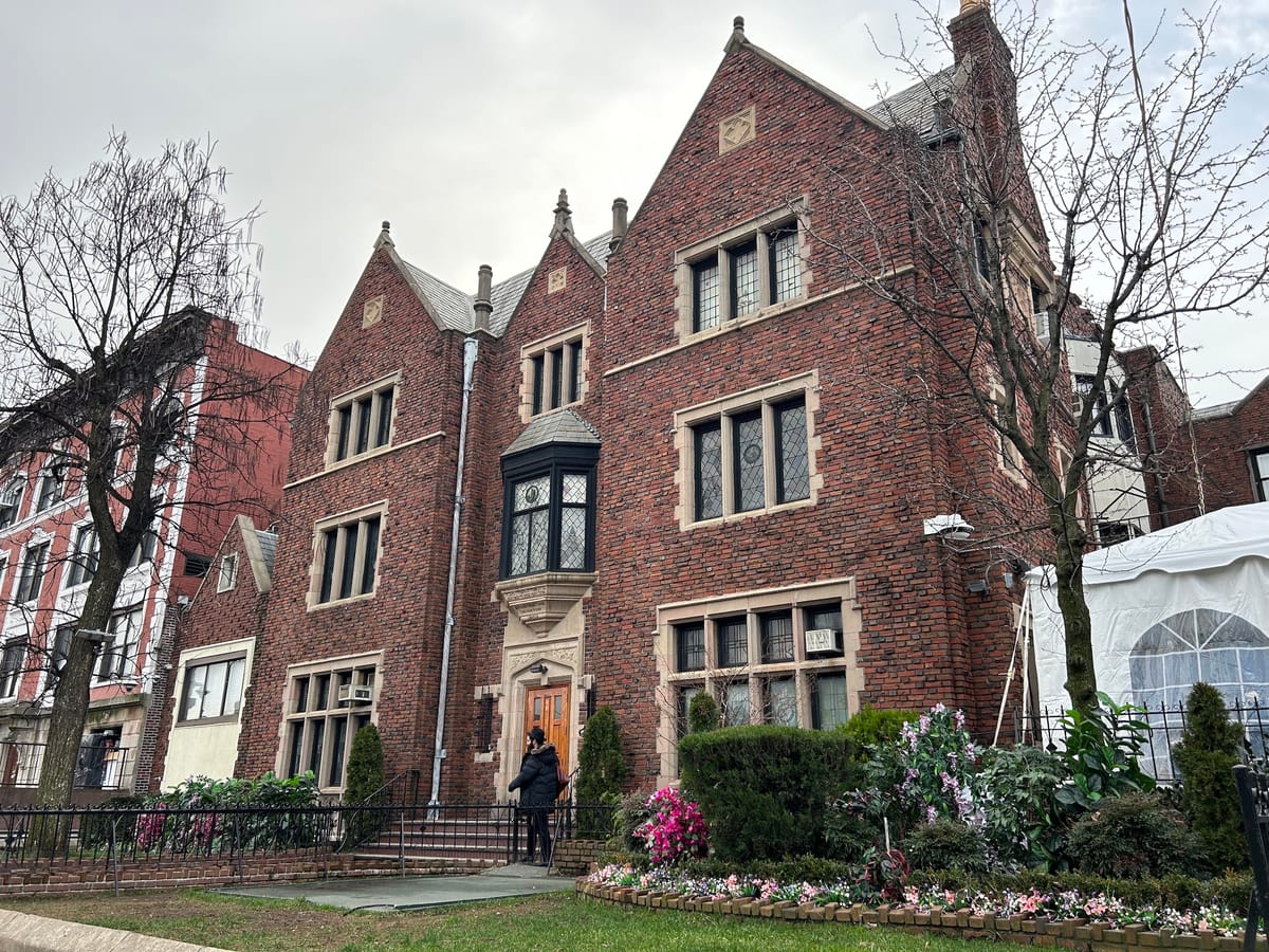 The Famous History of the Brooklyn Synagogue That Went Viral