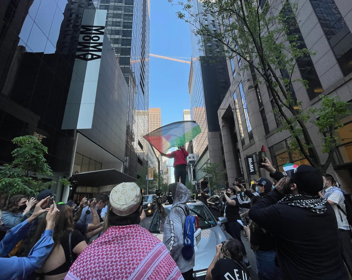 MoMA Apologizes for Barring Visitors From Entering With Keffiyeh