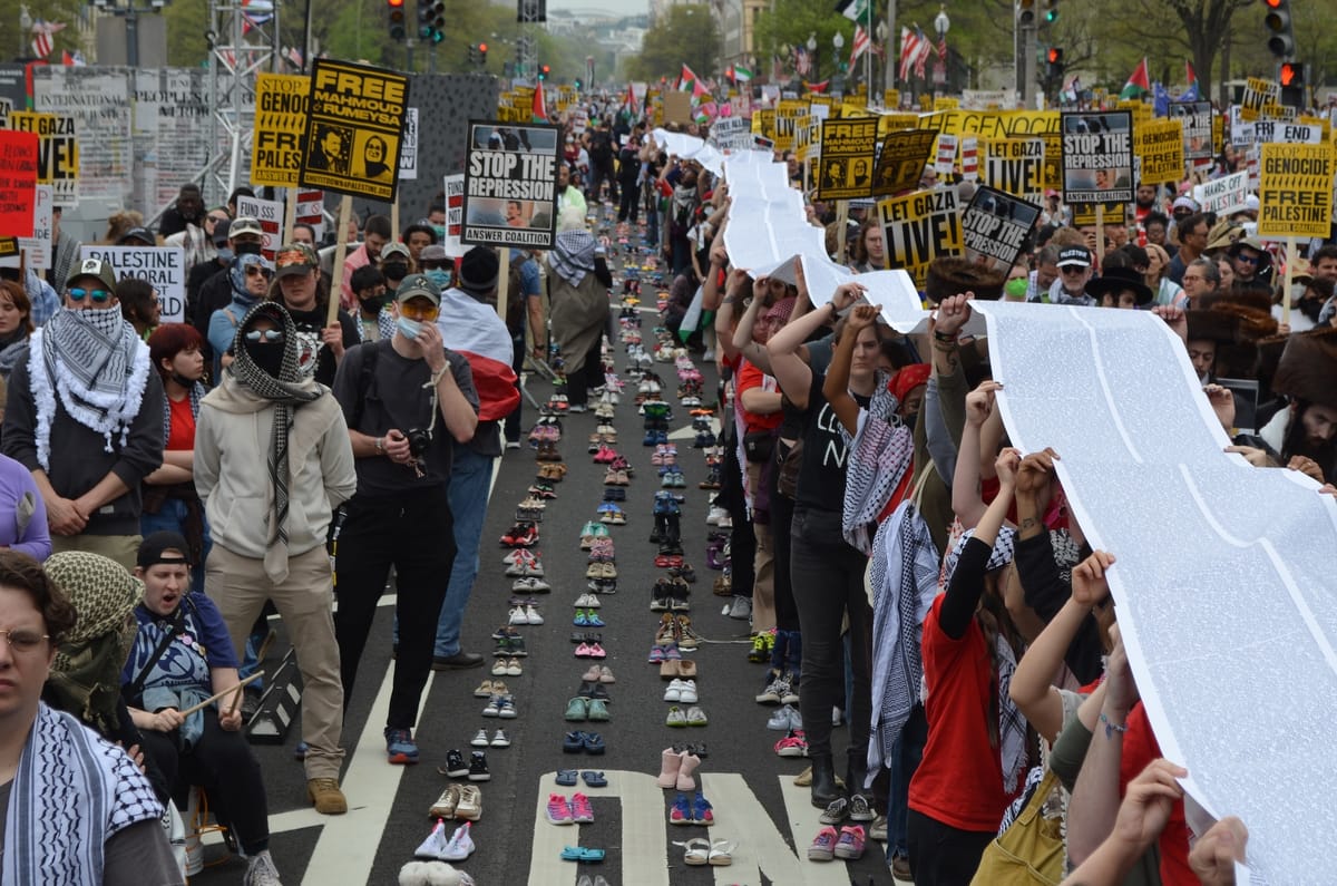 17,000 Children’s Shoes Line Pennsylvania Avenue in Moving Gaza Memorial