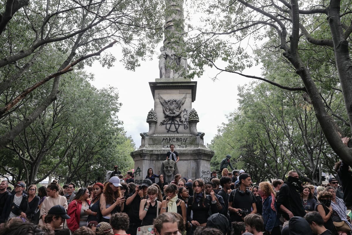 Major French Museums Close Amid Labor Strikes