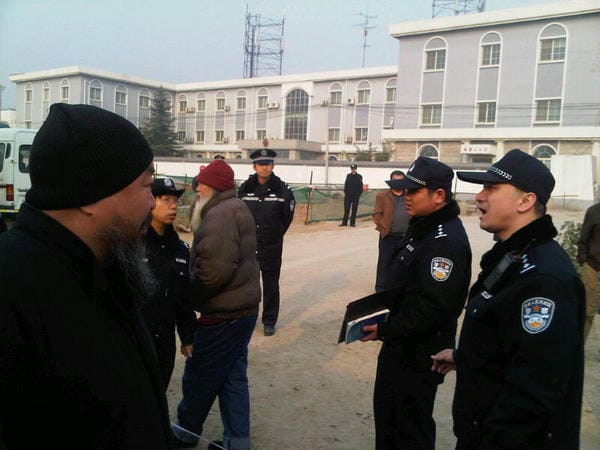 Ai Weiwei Attends "Little Ai" Trial, Wu Yuren's Fate Still Uncertain