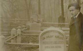 Tricks and Trade of 19th-Century Magic in Houdini's Digitized Scrapbooks