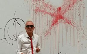 Man Vandalizes Jeff Koons Retrospective [UPDATED]