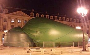 Paul McCarthy's Epic Plug de Noël Goes Flaccid After Mounting Problems