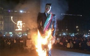 Mexicans Burn Presidential Effigy in Protest