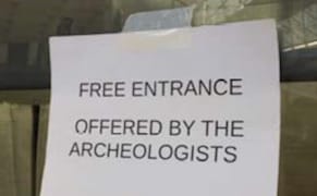 Angered Archaeologists Allow Thousands to Enter the Louvre for Free