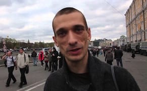 Dissident Artist Convinces Russian Detective to Quit His Job