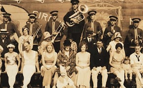 Circuses, Rallies, and Soldiers: Photographs of Early-20th-Century American Clans